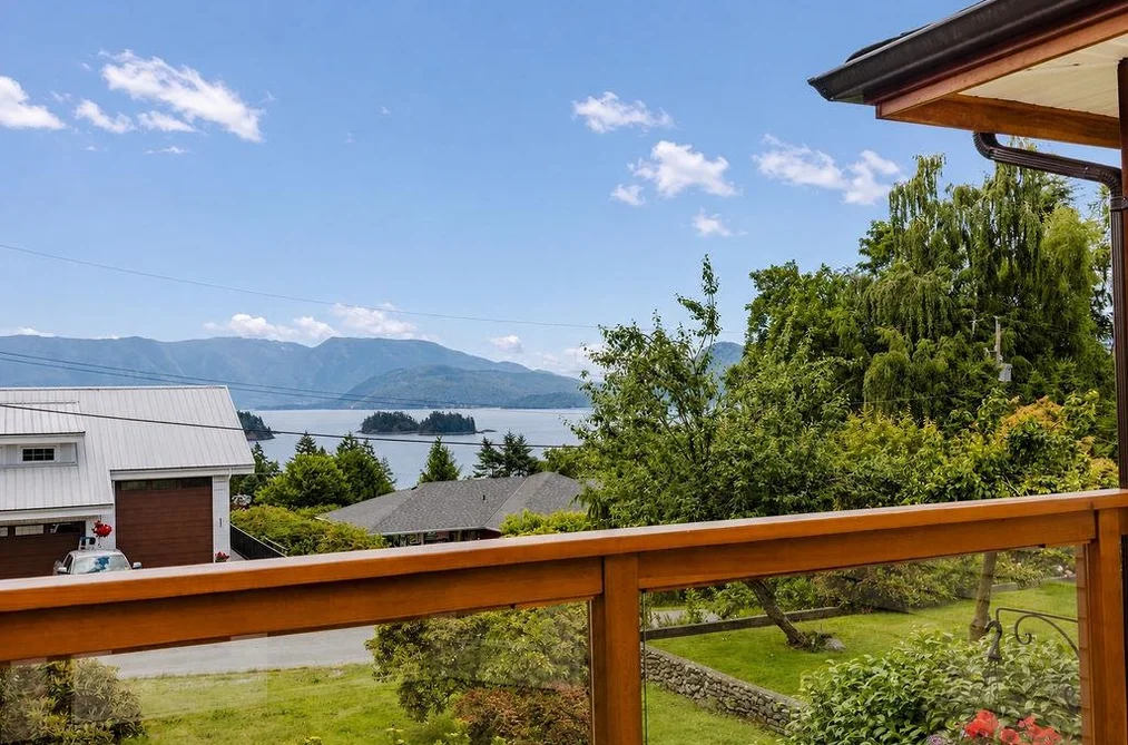 1515 THOMPSON ROAD, Gibsons BC V0N 1V6, Gibsons BC — Residential for Sale - Photo 2