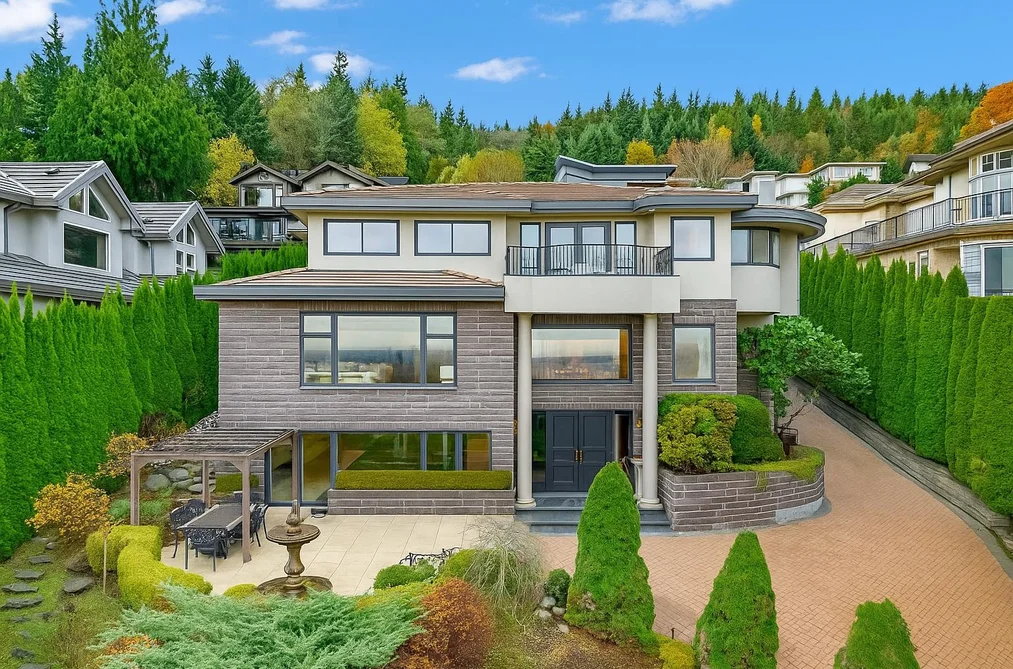 House for sale at 1525 Errigal Place West Vancouver British Columbia - MLS: R3115117