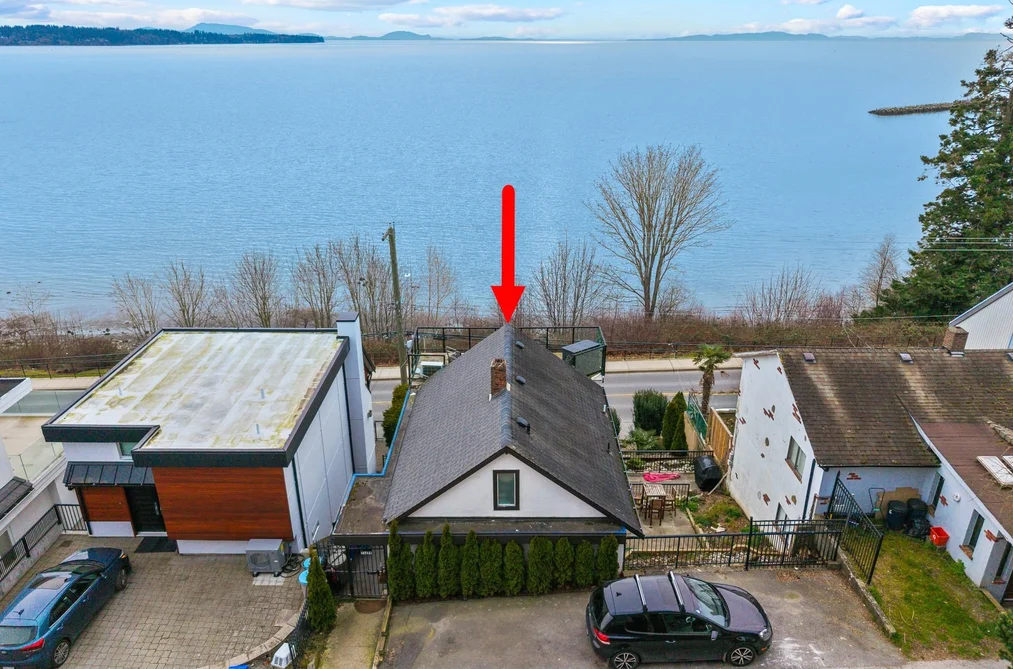 House for sale at 15289 Marine Drive White Rock British Columbia - MLS: R3084334