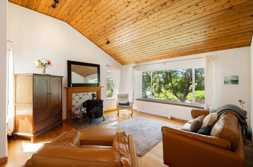 House for sale at 1529 Whitesails Drive Bowen Island British Columbia - MLS: R3168134