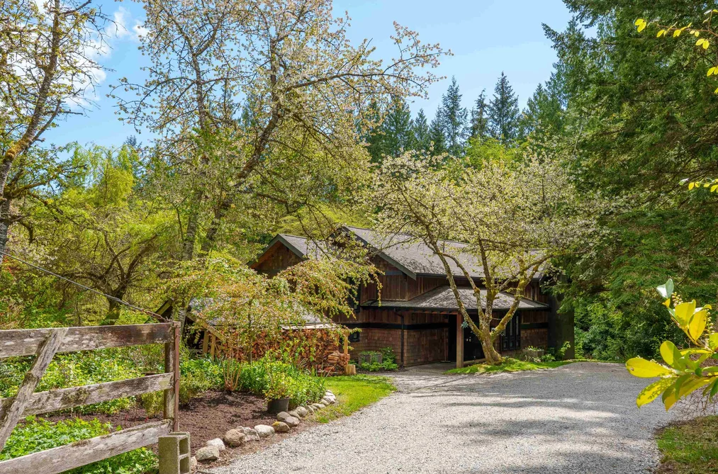 House for sale at 1531 Lockyer Road Roberts Creek British Columbia - MLS: R3085171