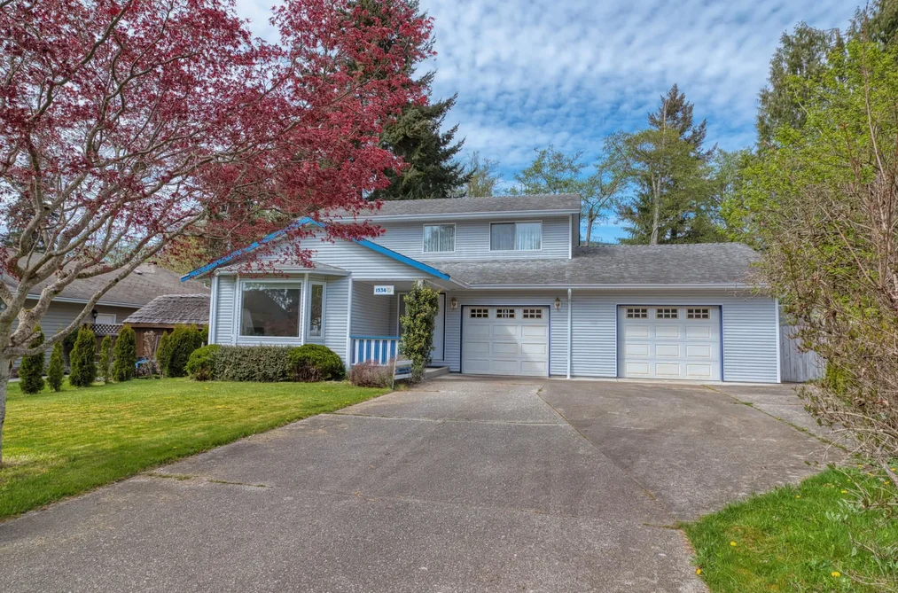 House for sale at 1534 Cypress Way Gibsons British Columbia - MLS: R3115778