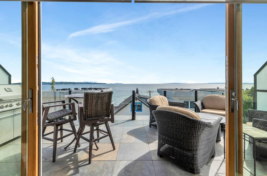House for sale at 15364 Victoria Avenue Street White Rock British Columbia - MLS: R3104693