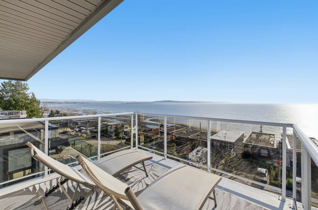 House for sale at 15373 Victoria Avenue White Rock British Columbia - MLS: R3093799