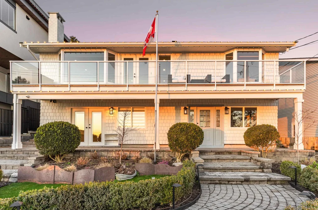 House for sale at 15383 Columbia Avenue White Rock British Columbia - MLS: R3082562