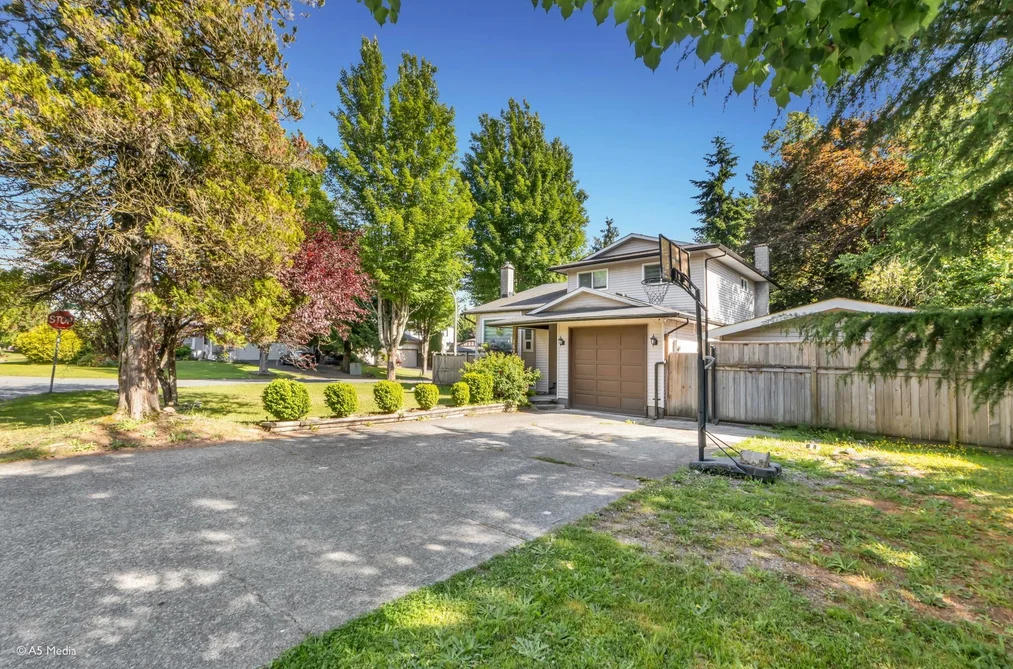 House for sale at 15390 85 Avenue Surrey British Columbia - MLS: R3130782