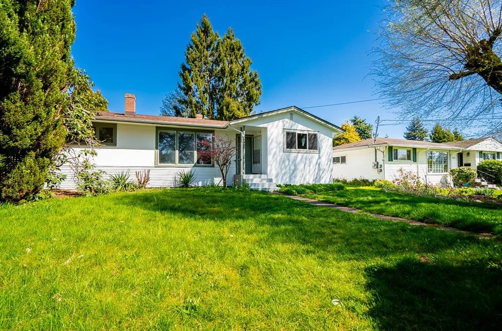 15405 SEMIAHMOO AVENUE, White Rock BC V4B 1T6, White Rock BC — Residential for Sale - Photo 2