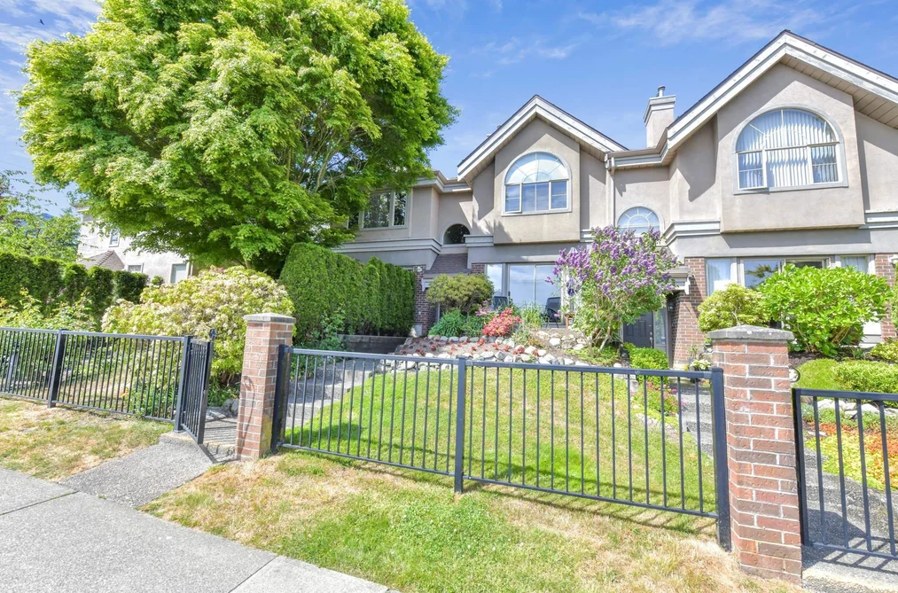 Townhouse for sale at 15415 Russell Avenue White Rock British Columbia - MLS: R3167031