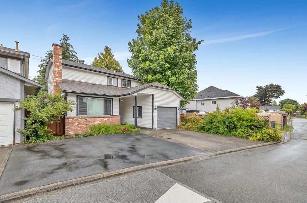 House for sale at 15420 96 Avenue Surrey British Columbia - MLS: R3102818