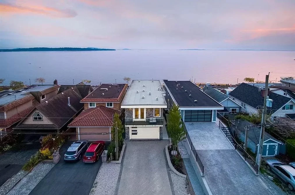 House for sale at 15440 Victoria Avenue White Rock British Columbia - MLS: R3124076