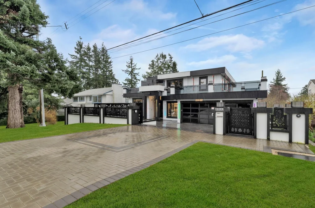 House for sale at 15460 Semiahmoo Avenue White Rock British Columbia - MLS: R3114851