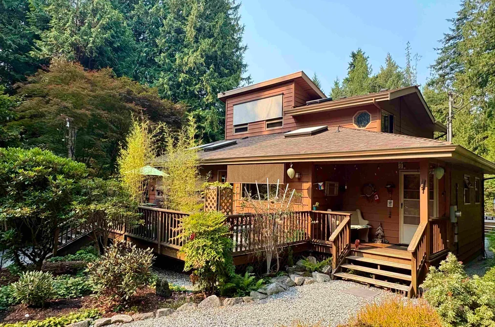 House for sale at 1549 Park Avenue Roberts Creek British Columbia - MLS: R3159360
