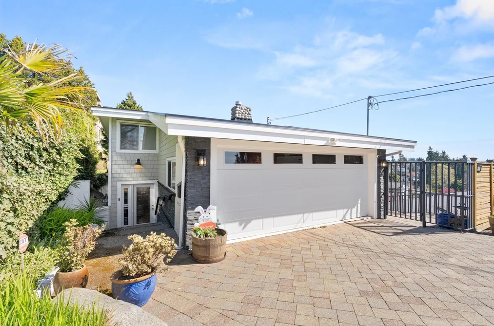 House for sale at 15535 Royal Avenue White Rock British Columbia - MLS: R3110188