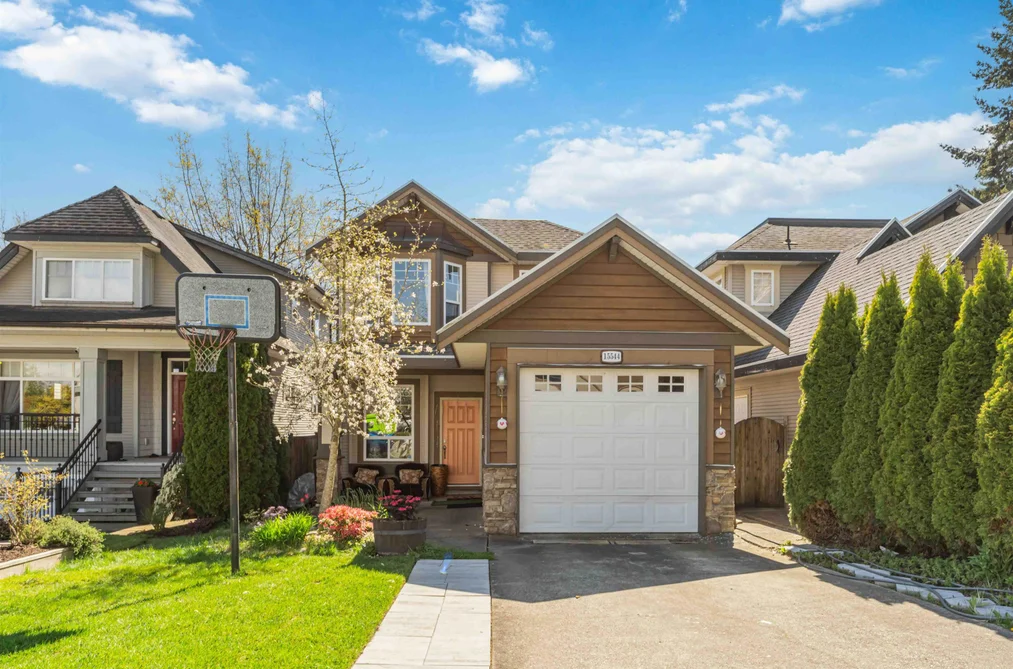 House for sale at 15544 Russell Avenue White Rock British Columbia - MLS: R3121336