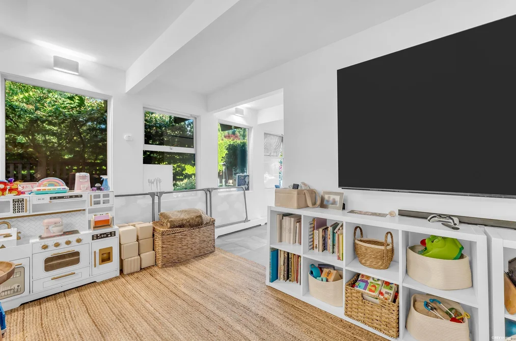 1555 QUEENS AVENUE, West Vancouver BC V7V 0B2, West Vancouver BC — Residential for Sale — Photo 11 of 22