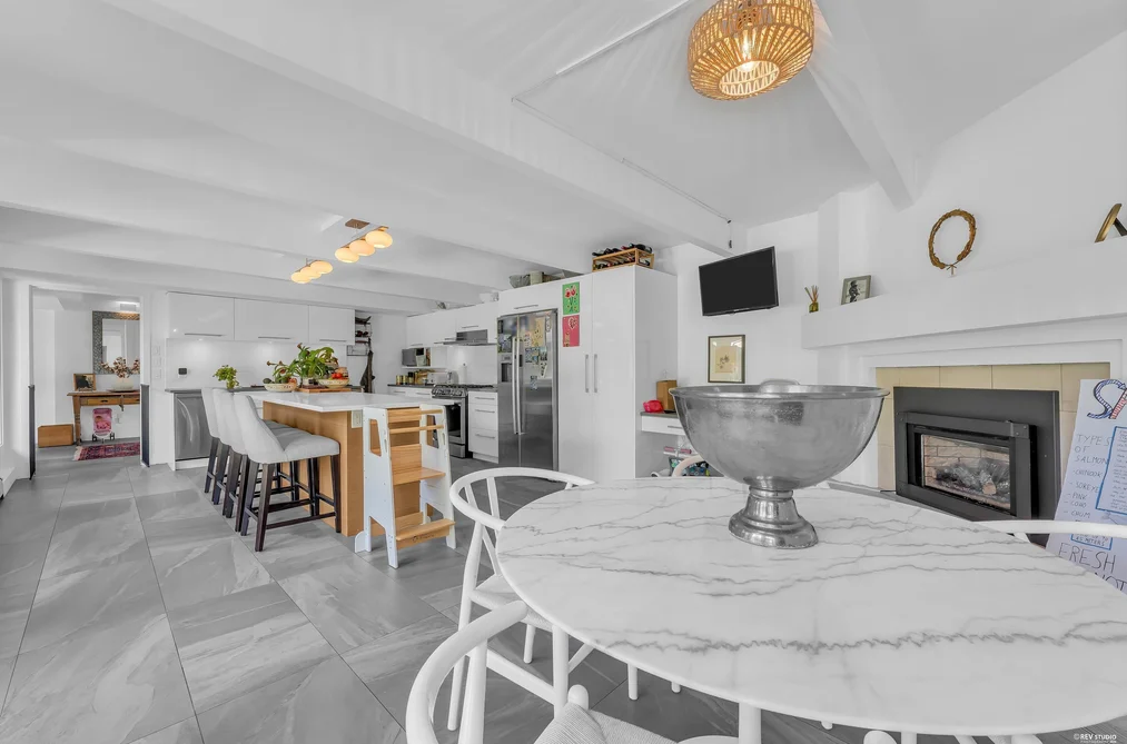 1555 QUEENS AVENUE, West Vancouver BC V7V 0B2, West Vancouver BC — Residential for Sale — Photo 4 of 22