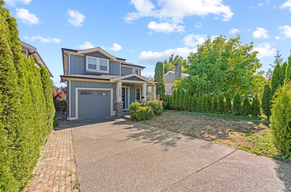 House for sale at 15568 Russell Avenue White Rock British Columbia - MLS: R3153454