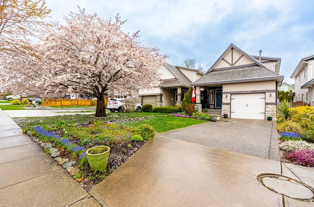15585 GOGGS AVENUE, White Rock BC V4B 2N5, White Rock BC — Residential for Sale - Photo 2