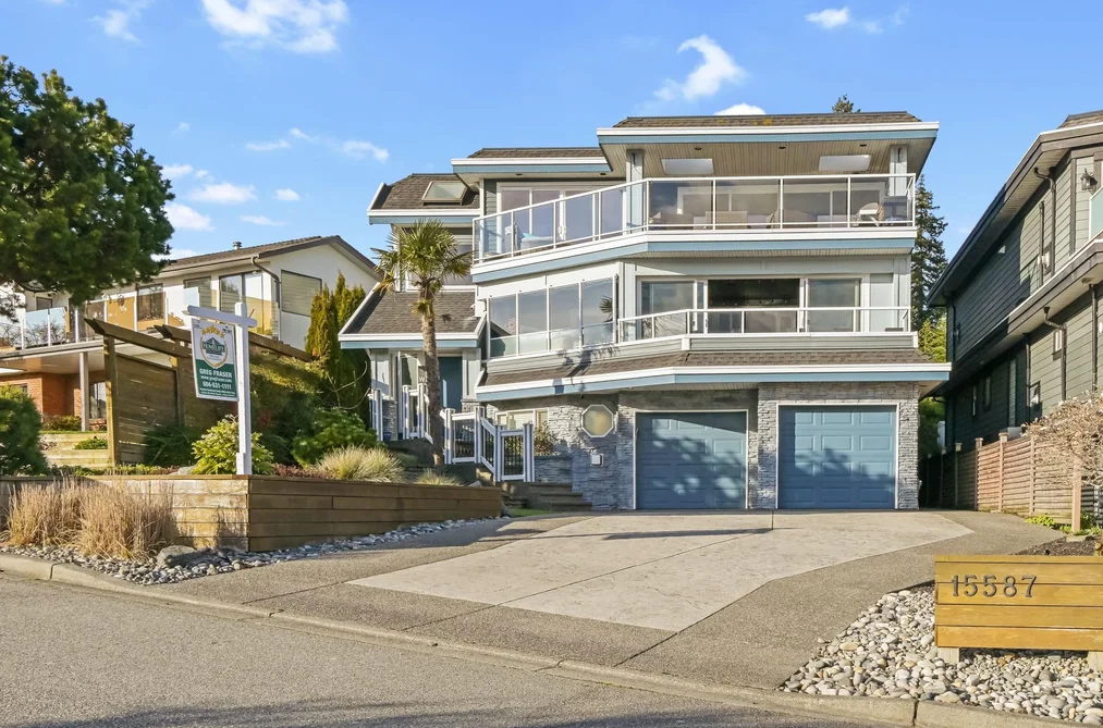 House for sale at 15587 Semiahmoo Avenue White Rock British Columbia - MLS: R3095985