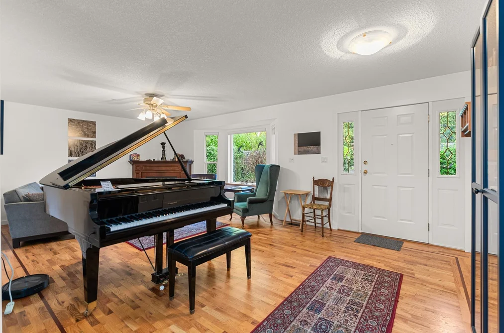 1559 PARK AVENUE, Roberts Creek BC V0N 2W2, Roberts Creek BC — Residential for Sale - Photo 4