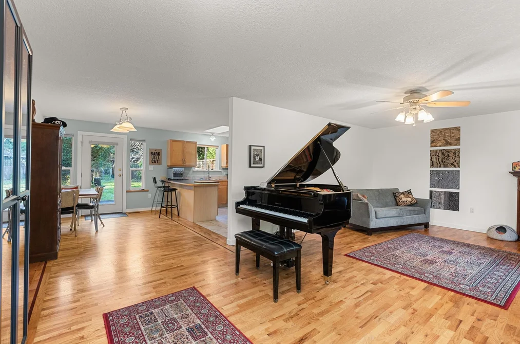 1559 PARK AVENUE, Roberts Creek BC V0N 2W2, Roberts Creek BC — Residential for Sale - Photo 5