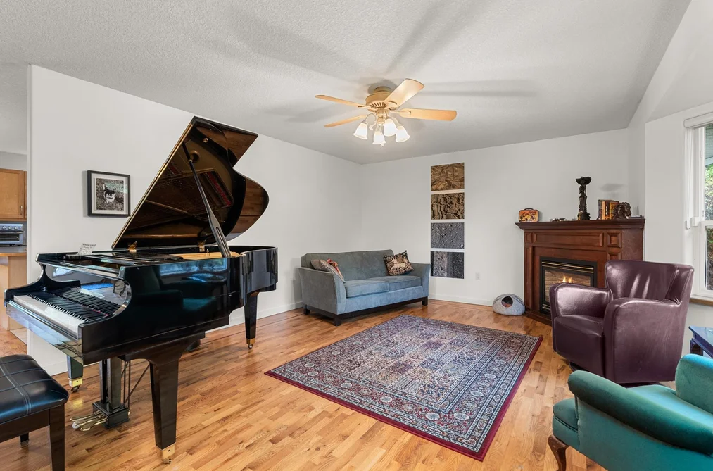 1559 PARK AVENUE, Roberts Creek BC V0N 2W2, Roberts Creek BC — Residential for Sale - Photo 6