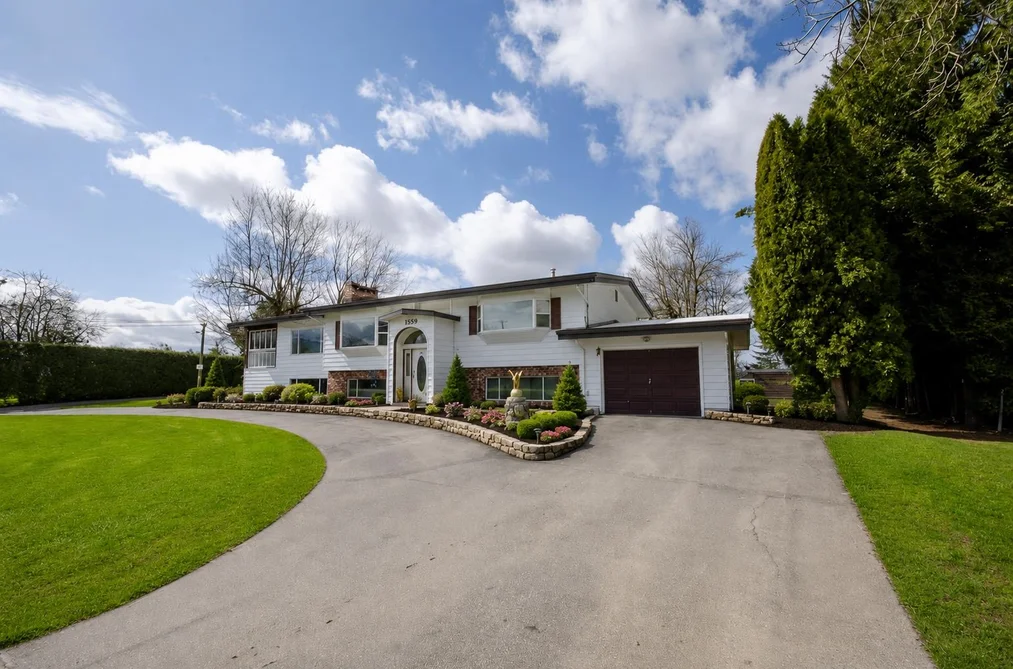 1559 WHATCOM ROAD, Abbotsford BC V3G 1Y9, Abbotsford BC — Residential for Sale — Photo 3 of 23