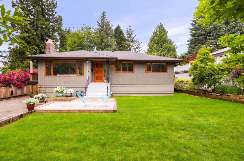 House for sale at 1561 Merlynn Crescent North Vancouver British Columbia - MLS: R3133704