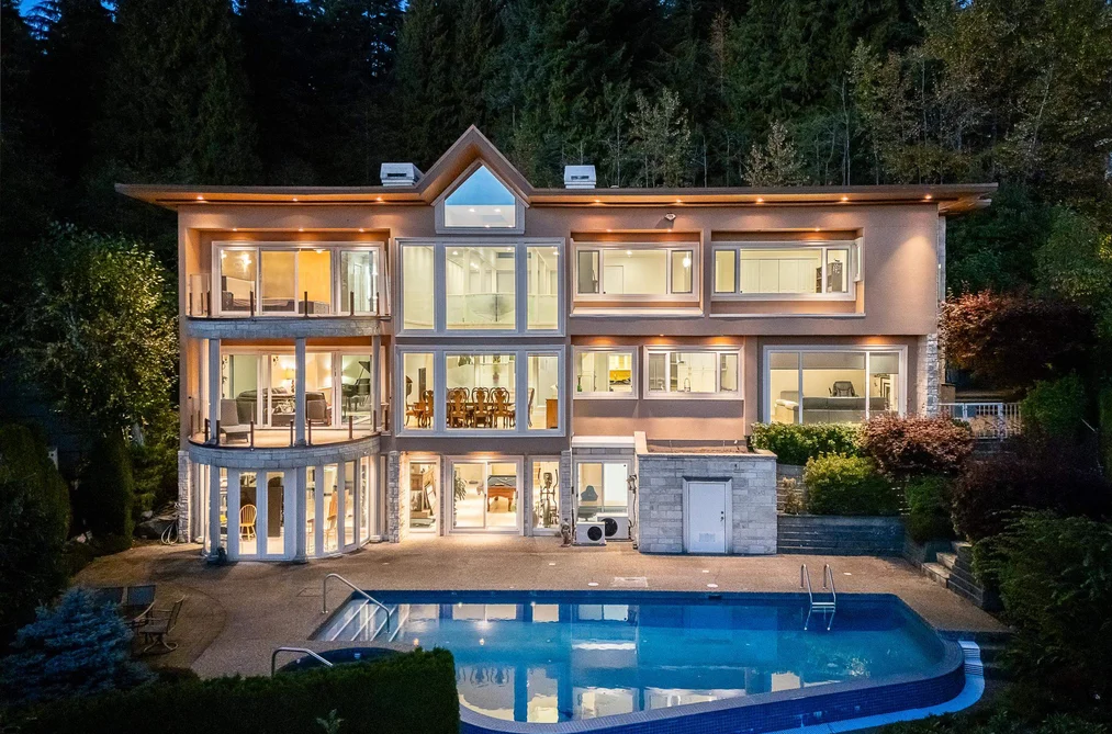 House for sale at 1562 Pinecrest Drive West Vancouver British Columbia - MLS: R3163905