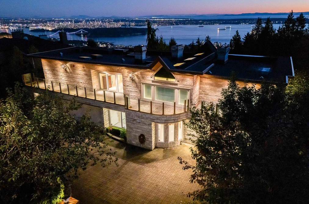 1562 Pinecrest Drive, West Vancouver, BC - MLS: R3163905 - Photo 3 1562 Pinecrest Drive, West Vancouver, BC - MLS: R3163905 - Photo 3