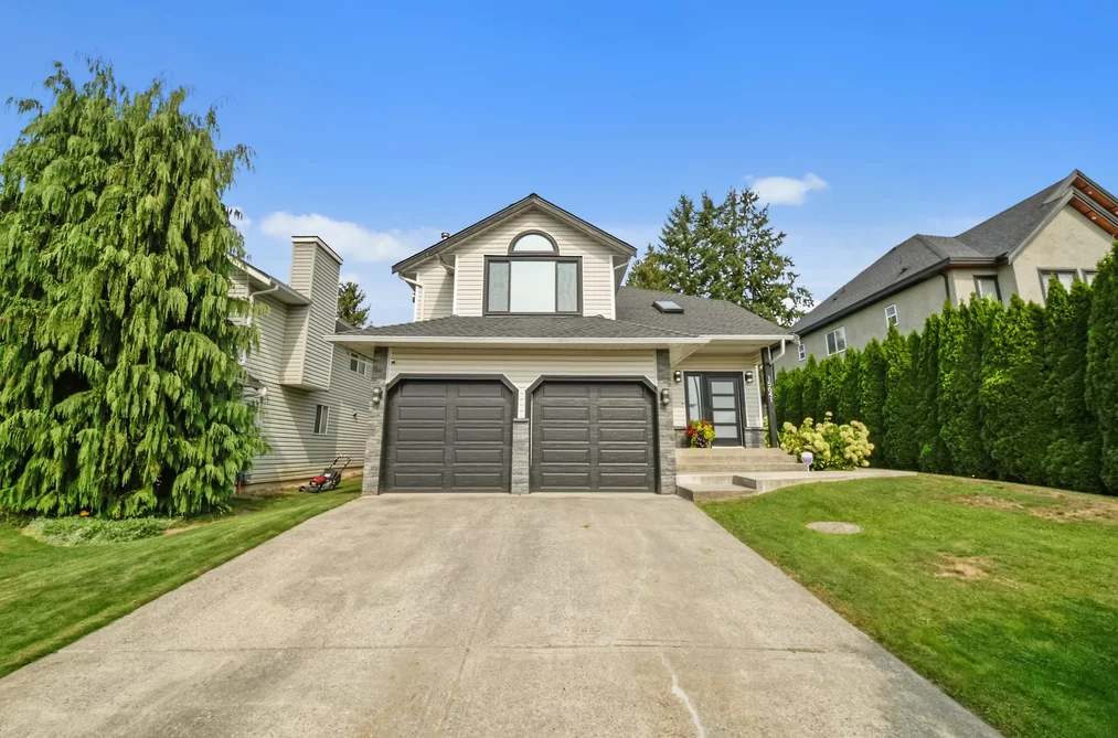 House for sale at 15641 107 Avenue Surrey British Columbia - MLS: R3105263