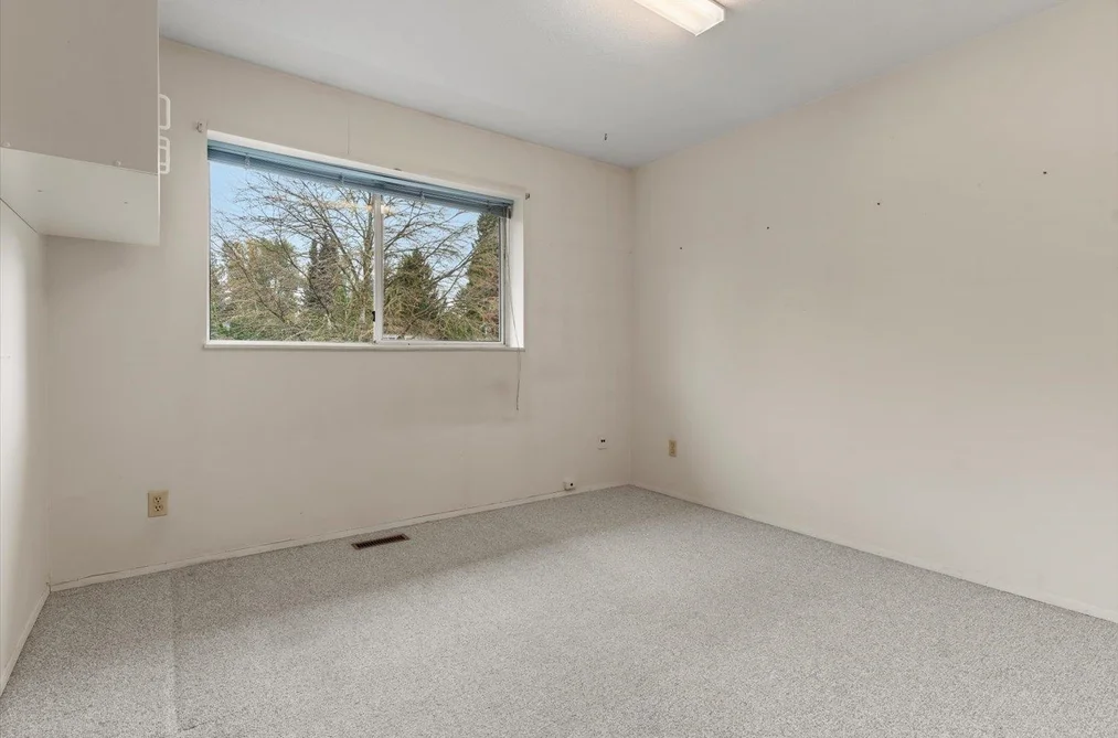 15643 98 Avenue, Surrey, BC - House for Sale - Photo 12 of 32 15643 98 Avenue, Surrey, BC - House for Sale - Photo 12 of 32