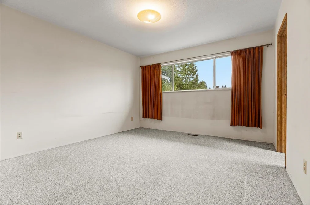 15643 98 Avenue, Surrey, BC - House for Sale - Photo 15 of 32 15643 98 Avenue, Surrey, BC - House for Sale - Photo 15 of 32