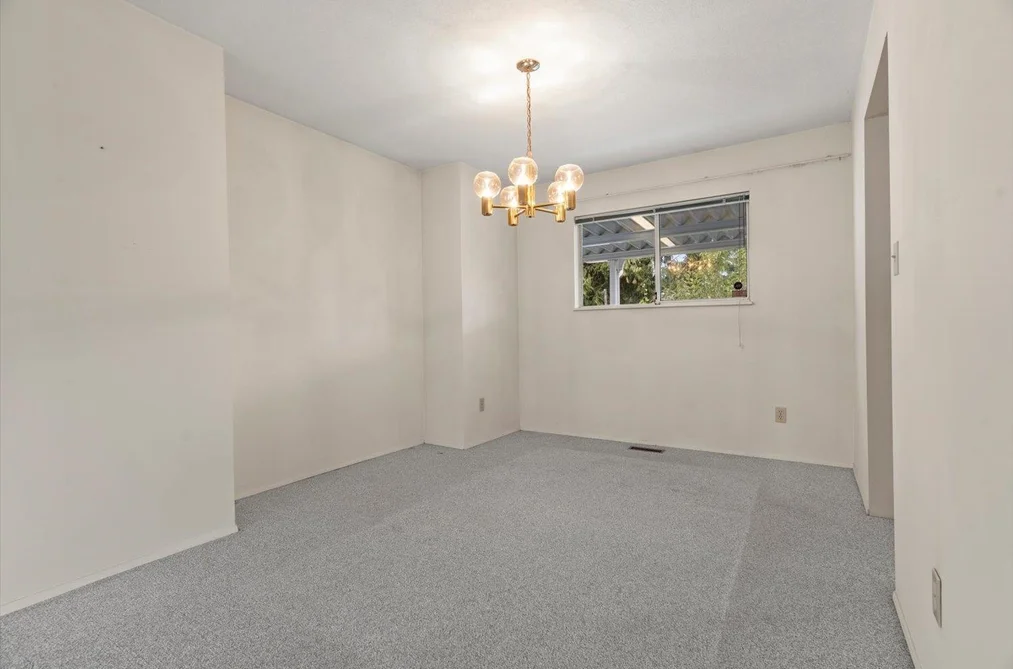 15643 98 Avenue, Surrey, BC - House for Sale - Photo 6 of 32 15643 98 Avenue, Surrey, BC - House for Sale - Photo 6 of 32