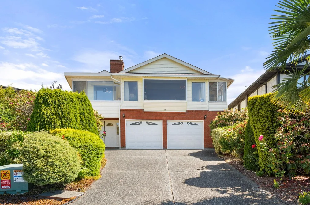 House for sale at 15655 Semiahmoo Avenue White Rock British Columbia - MLS: R3132988