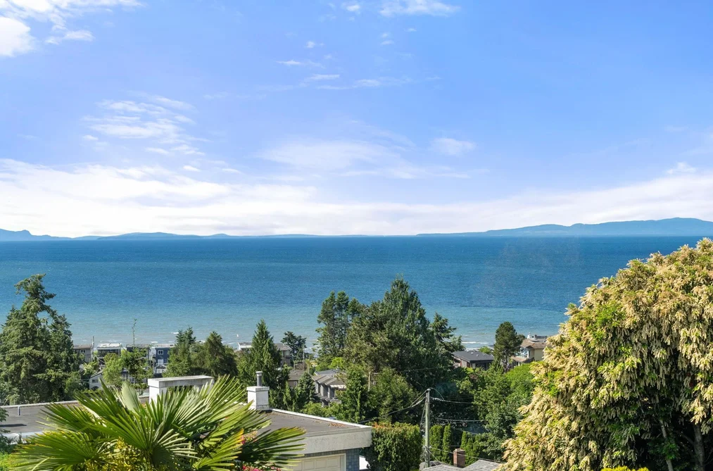 15655 SEMIAHMOO AVENUE, White Rock BC V4B 1V4, White Rock BC — Residential for Sale - Photo 2