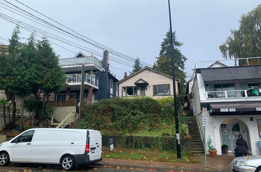House for sale at 15671 Marine Drive White Rock British Columbia - MLS: R3059652