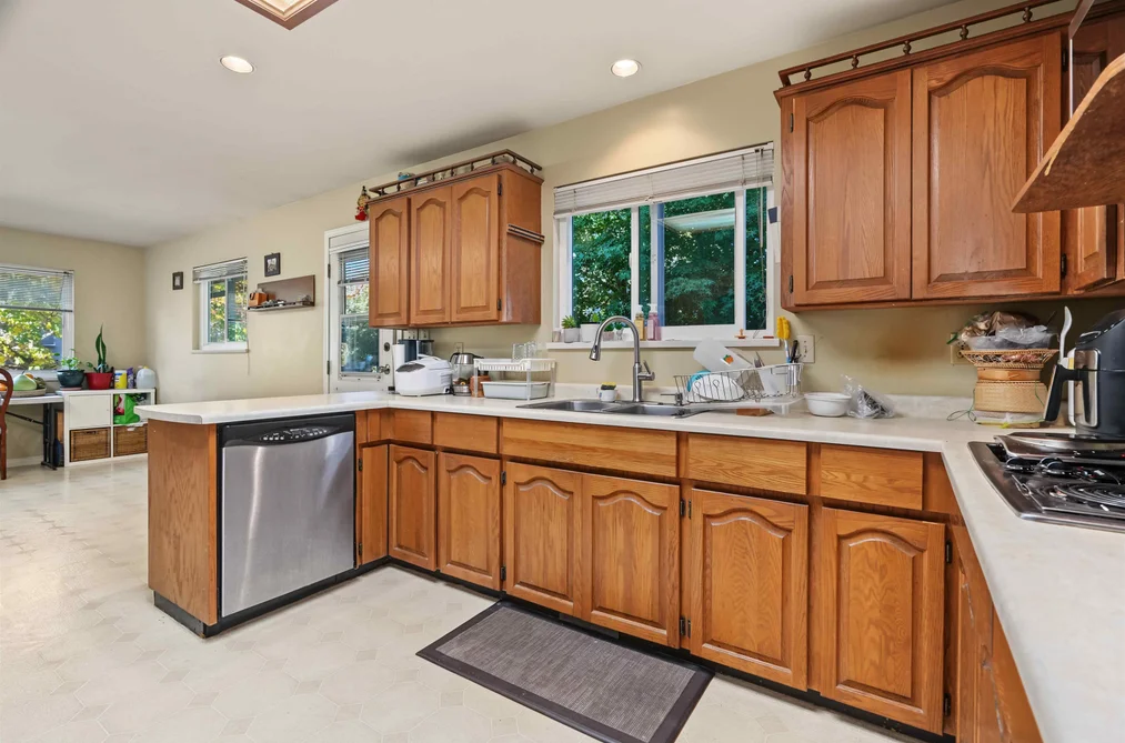 15676 97A Avenue, Surrey, BC - MLS: R3164614 - Photo 11