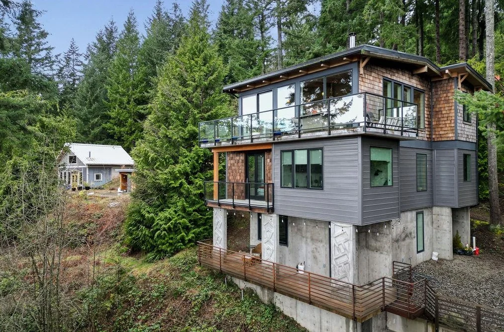 House for sale at 1572 Mountain Road Gibsons British Columbia - MLS: R3083641