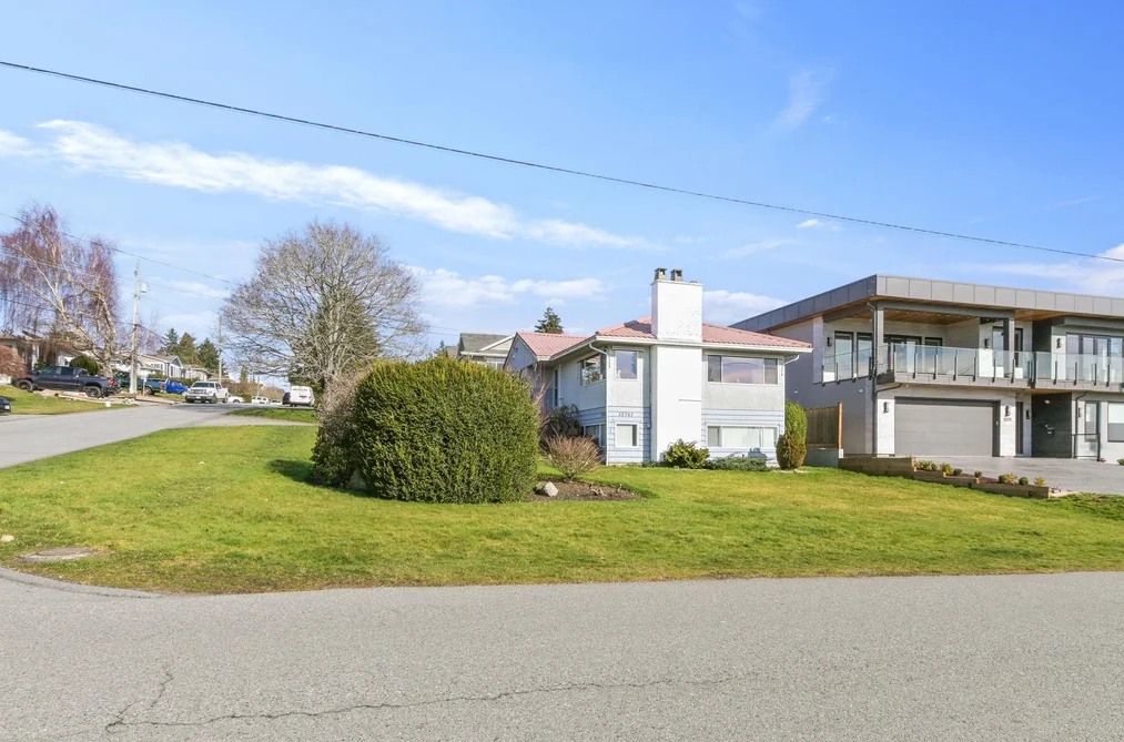15761 CLIFF AVENUE, White Rock BC V4B 1W4, White Rock BC — Residential for Sale - Photo 2