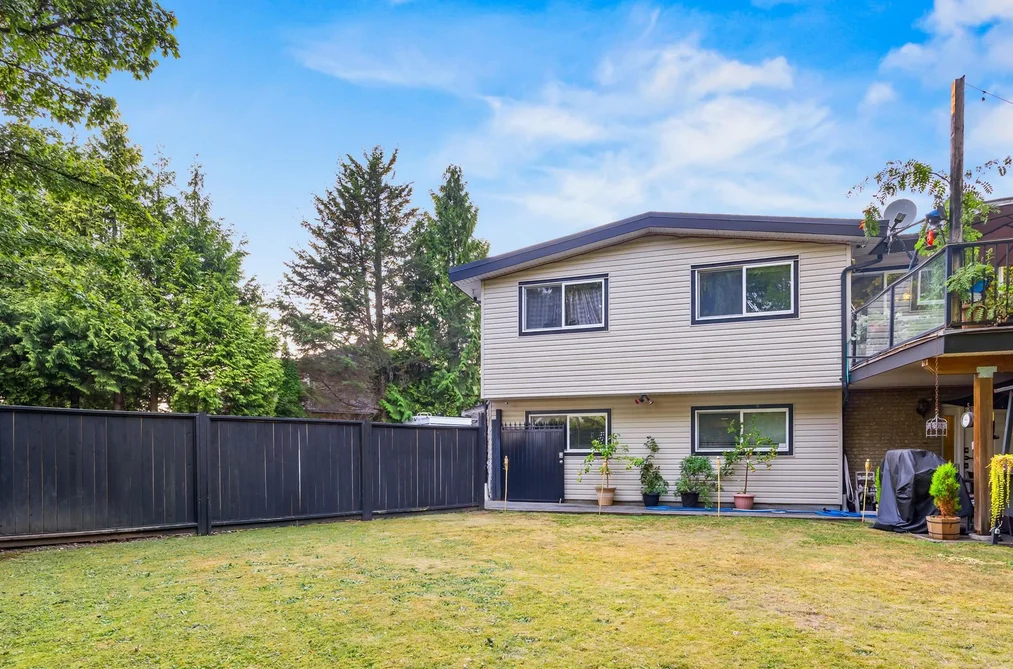 House for sale at 15797 92 Avenue Surrey British Columbia - MLS: R3149478
