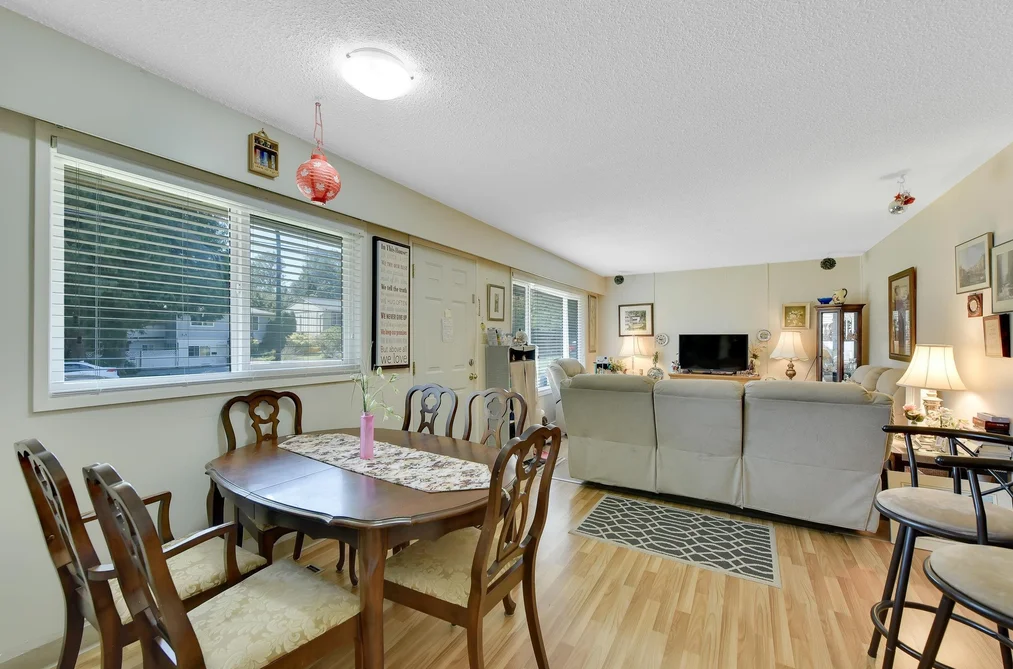 15835 RUSSELL AVENUE, White Rock BC V4B 2S5, White Rock BC — Residential for Sale - Photo 2