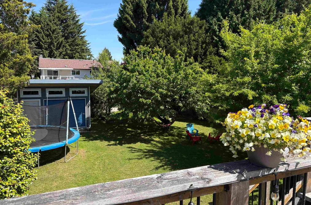 House for sale at 15847 Russell Avenue White Rock British Columbia - MLS: R3139834