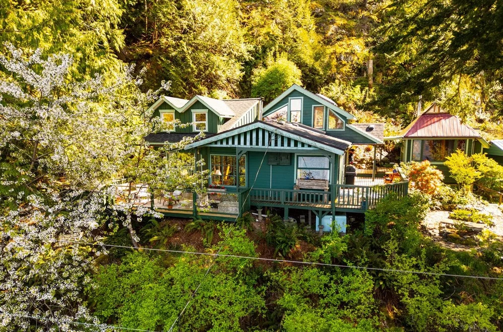 House for sale at 1587 Mount Gardner Road Bowen Island British Columbia - MLS: R3086248