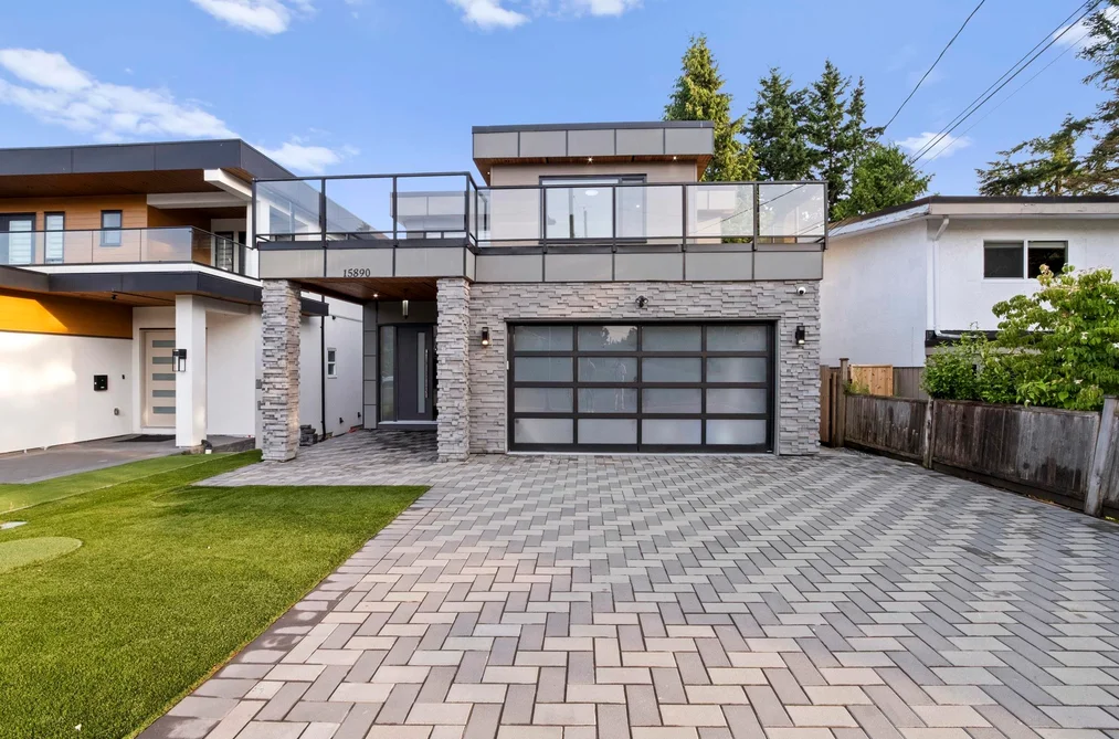 House for sale at 15890 Russell Avenue White Rock British Columbia - MLS: R3122758
