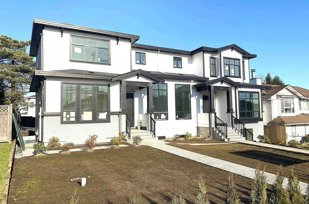 Half Duplex for sale at 15911 88 Avenue Surrey British Columbia - MLS: R3105553