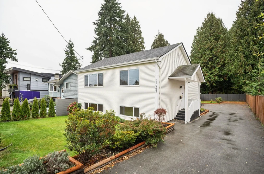 15962 NORTH BLUFF ROAD, White Rock BC V4B 3G8, White Rock BC — Residential for Sale - Photo 2