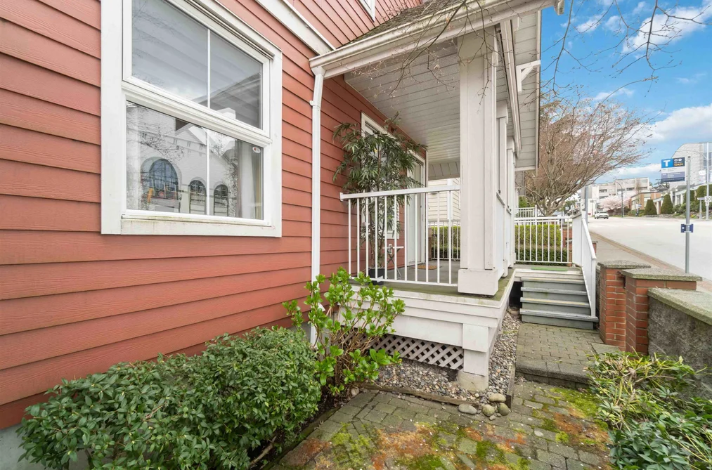 16 188 SIXTH ST STREET, New Westminster BC V3L 2Z9, New Westminster BC — Residential for Sale - Photo 2