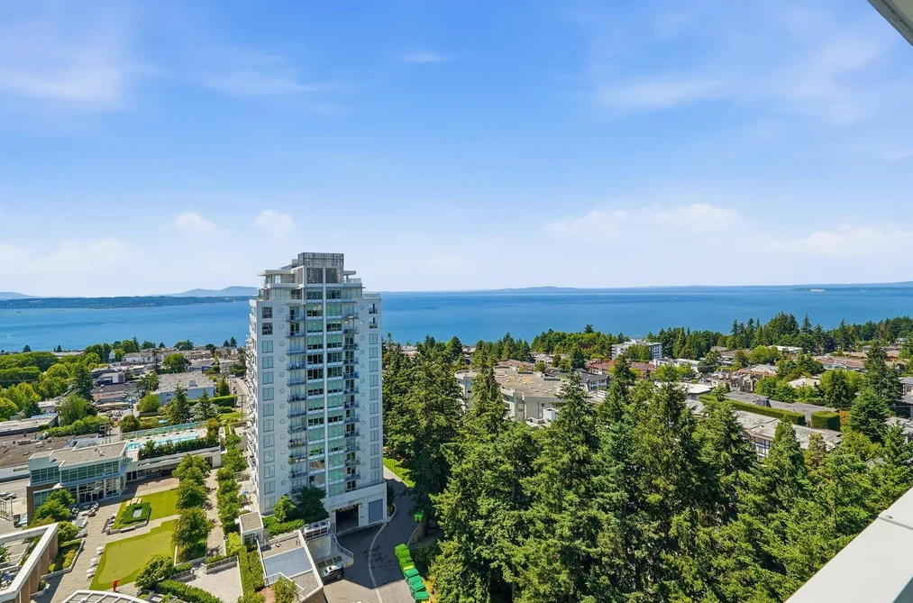 Condo for sale at 1601 15152 Russell Avenue White Rock British Columbia - MLS: R3142866