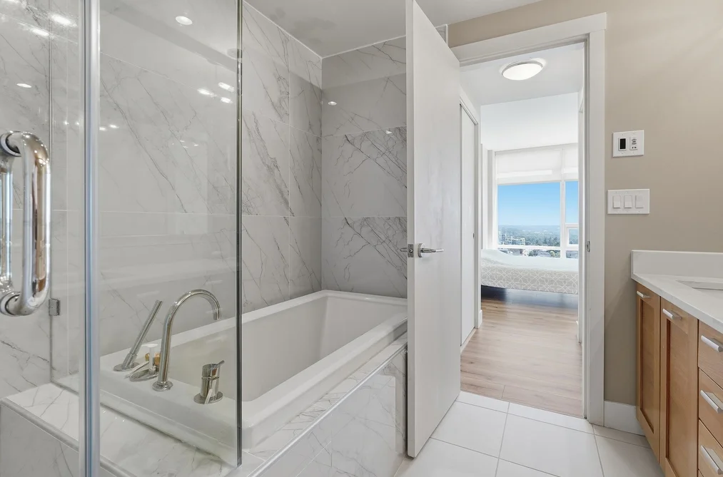 1601 15152 RUSSELL AVENUE, White Rock, BC — Residential for Sale — Photo 9 of 13